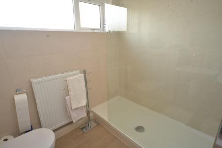Bathroom 2.jpg