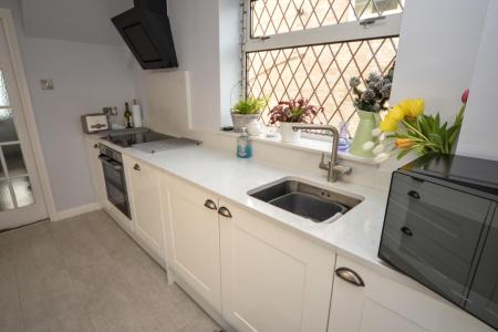 Kitchen 2.jpg