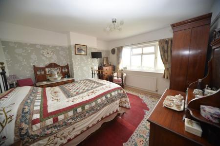 Bedroom 1.jpg