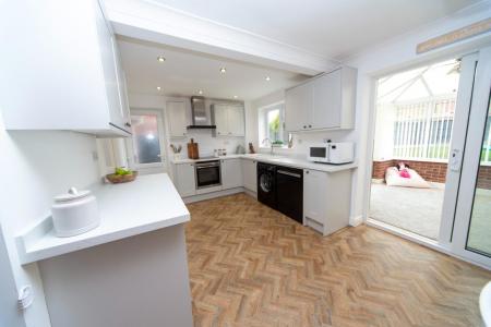 kitchen to consrvatory.JPG