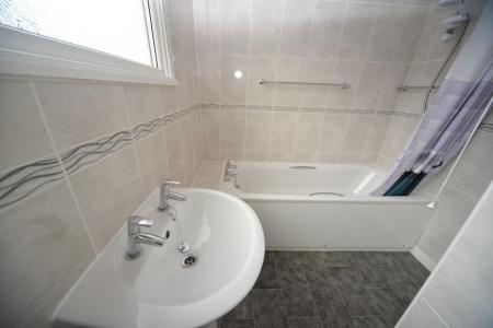 bathroom 2.jpg