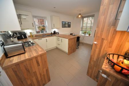 Kitchen 2.jpg