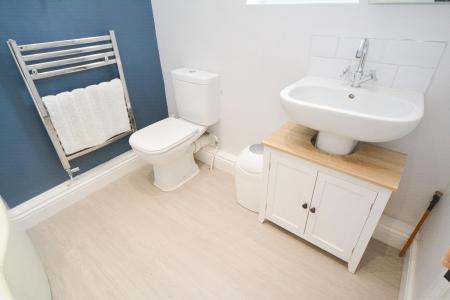 Bathroom 2.jpg