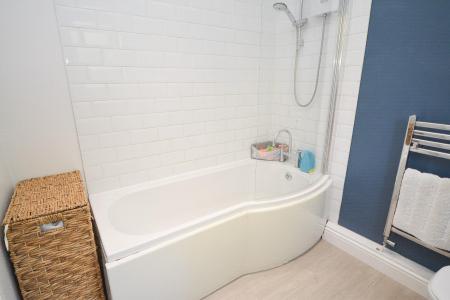 Bathroom 1.jpg