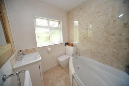 Bathroom 1.jpg