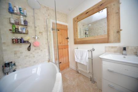 Bathroom 2.jpg