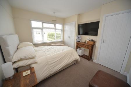 Bed 1.jpg