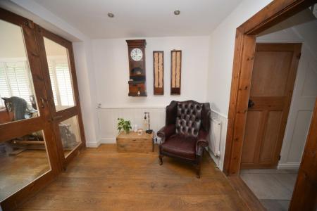 Seating area in kitchen.jpg