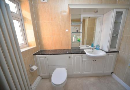 Ground floor shower 1.jpg