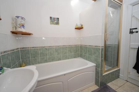 Bathroom 2.jpg