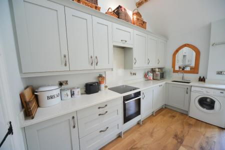 Kitchen 2.jpg