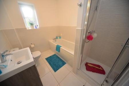 Family bathroom.jpg
