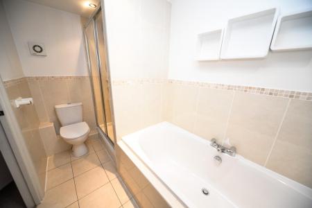 Ensuite to bed 1 2.jpg