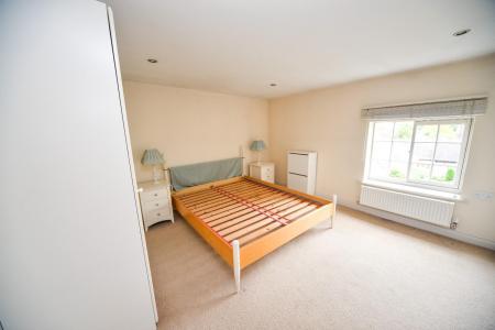 Bed 2.jpg