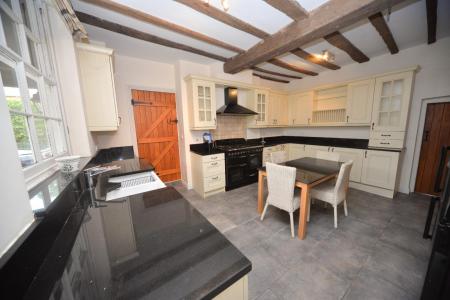 Kitchen 3.jpg