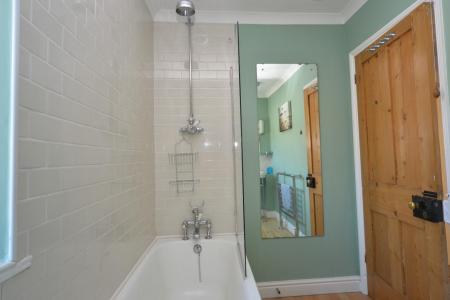 Bathroom 2.jpg