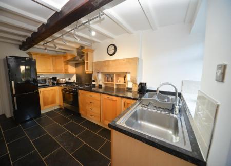 Kitchen 1.jpg