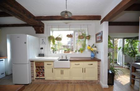 Kitchen 2.jpg