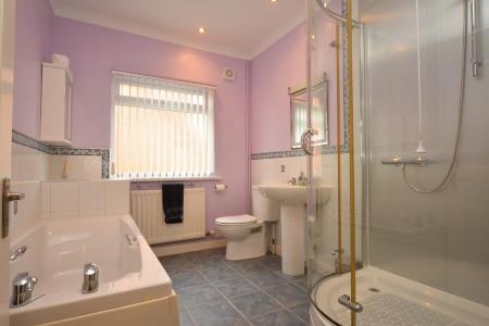 Bathroom 2.jpg