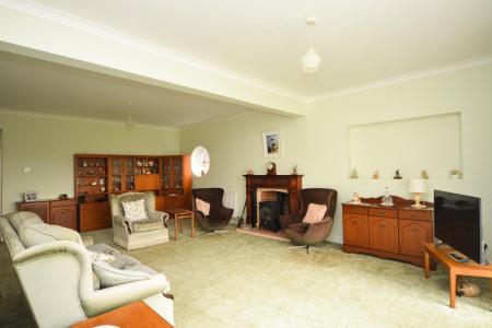 Lounge 1.jpg