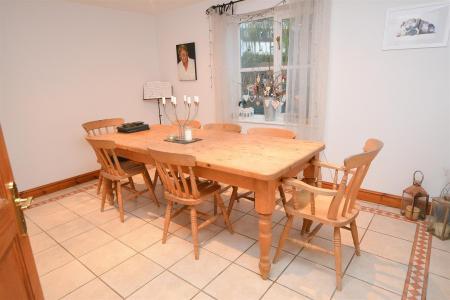 Dining Room.jpg