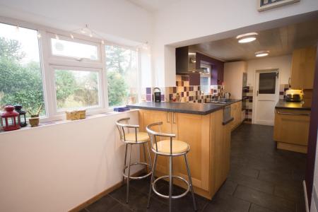 kitchen 2.jpg