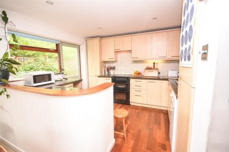 Kitchen 1.jpg