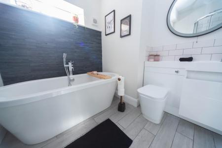 family bath 1.JPG