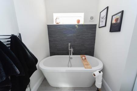 family bath 3.JPG