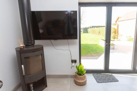 log burner in kitchen.JPG