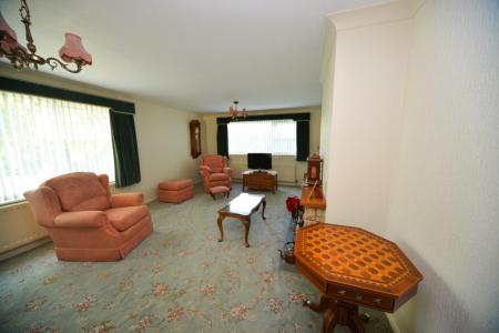 Lounge 1.jpg