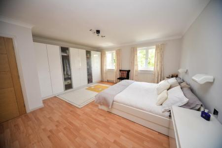 Principal bedroom 1.jpg