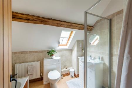 Principal Ensuite.jpg