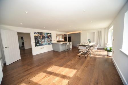 Family to dining area.jpg