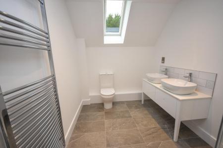 En suite to bed 1.jpg