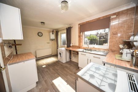 Kitchen 2.jpg