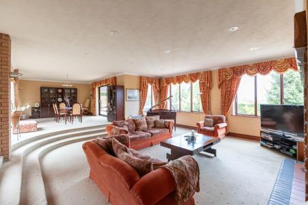 LOUNGE TO DINING AREA