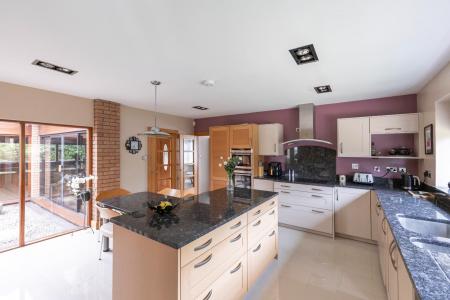 KITCHEN 4