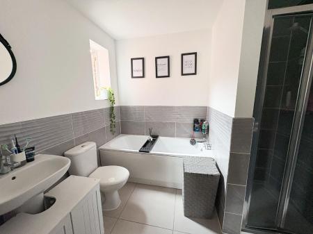 Family bathroom.jpg