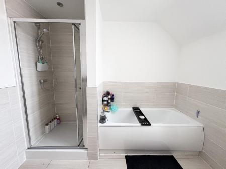 Ensuite 2.jpg