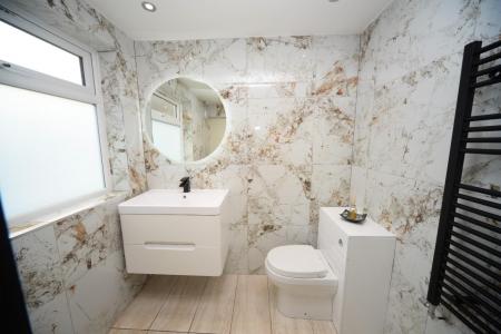 Shower room 1.jpg