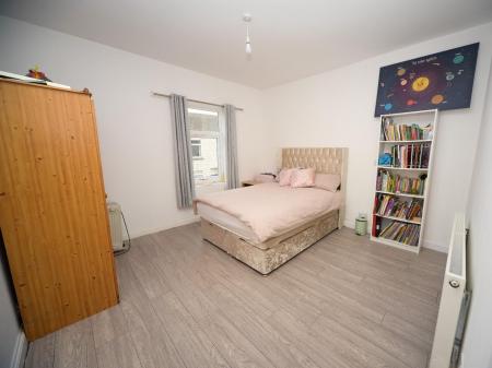 Bed 1.jpg
