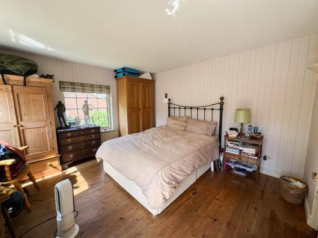 bed 1.jpg