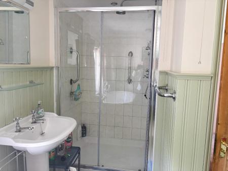 bathroom 1.jpg