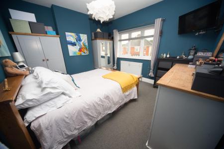 Bedroom 1.jpg