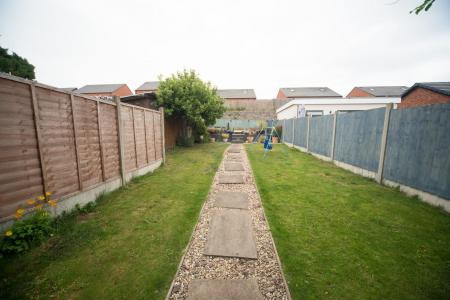 Garden to patio.jpg