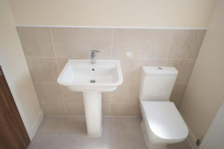 Bathroom 2.jpg