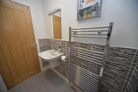 Bathroom 2.jpg