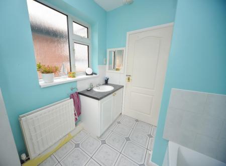 Bathroom 1.jpg