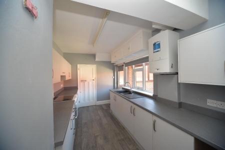 Kitchen 2.jpg